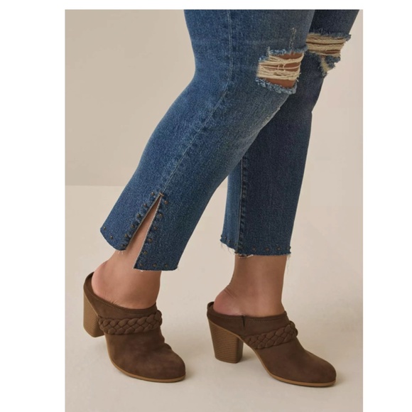 TORRID Straight Classic Denim High-Rise Studded Jean Size 20R - Picture 5 of 16